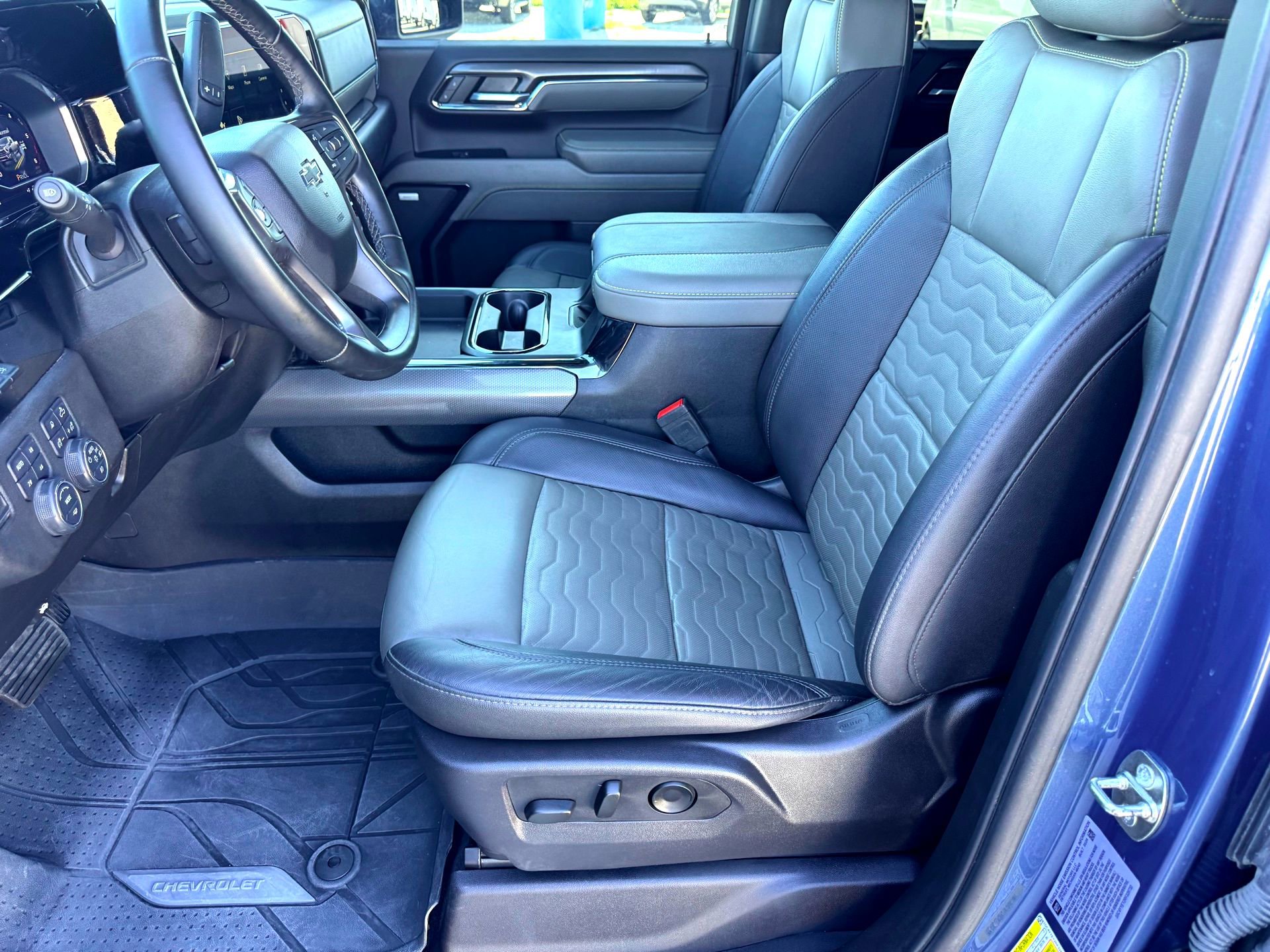 Used 2024 Chevrolet Silverado 2500 ZR2 w/ Technology Package image 14