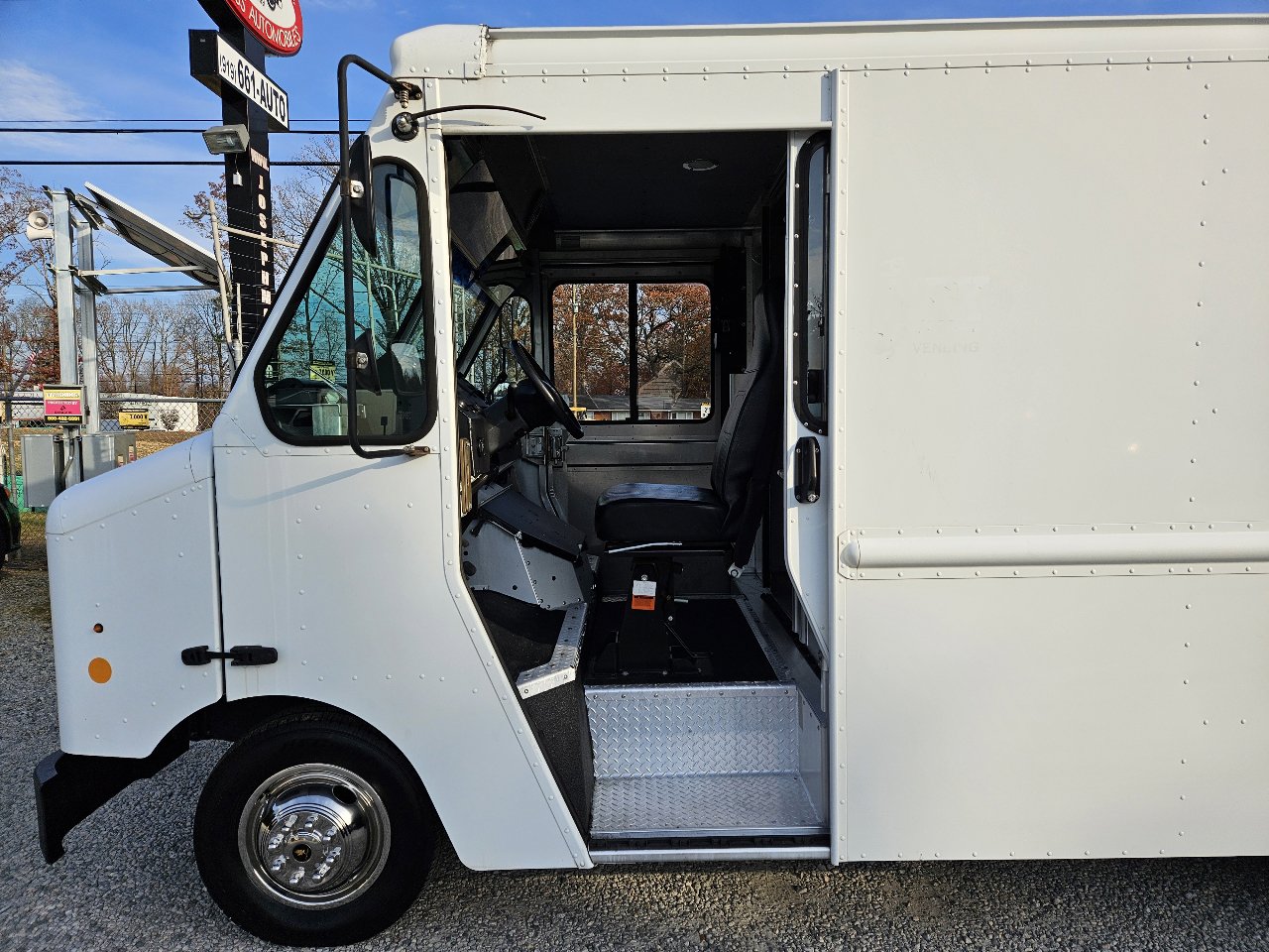Used 2013 Ford E-350 and Econoline 350 Super Duty w/ Air Conditioning Prep Pkg image 9