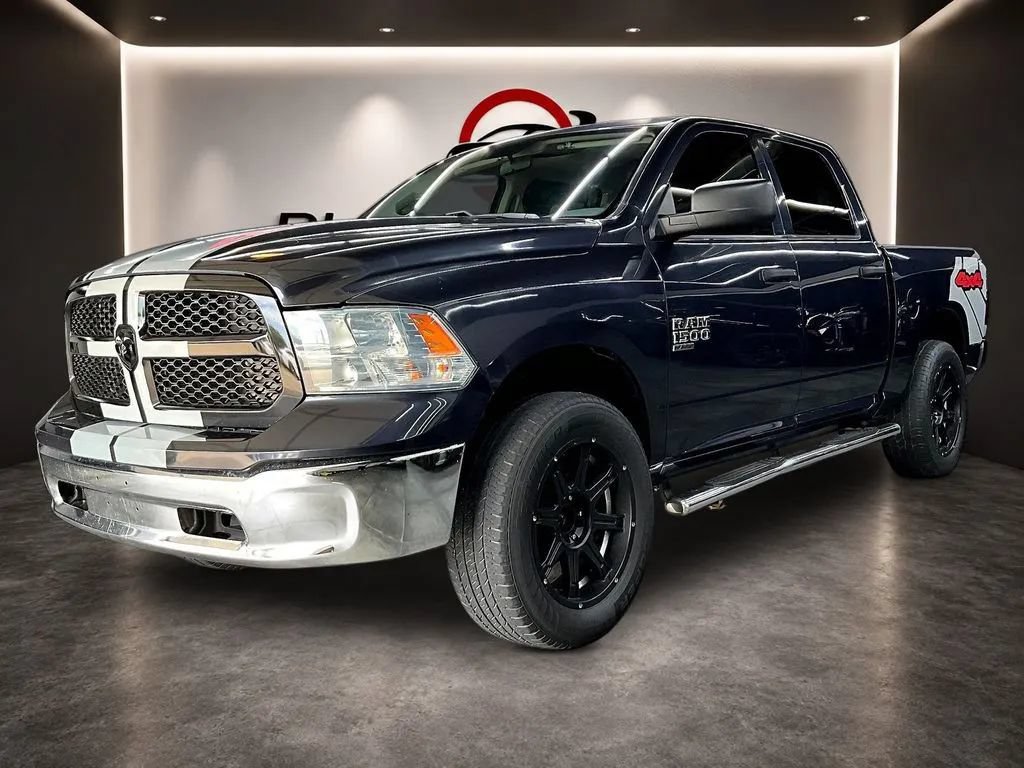 Used 2020 RAM 1500 Express w/ Express Value Package AWD/4WD image 3