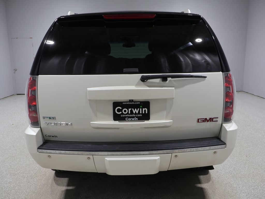 Used 2011 GMC Yukon Denali image 3