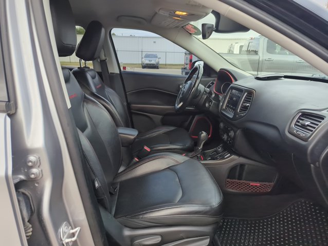Used 2018 Jeep Compass Trailhawk w/ Leather Interior Group AWD/4WD image 22