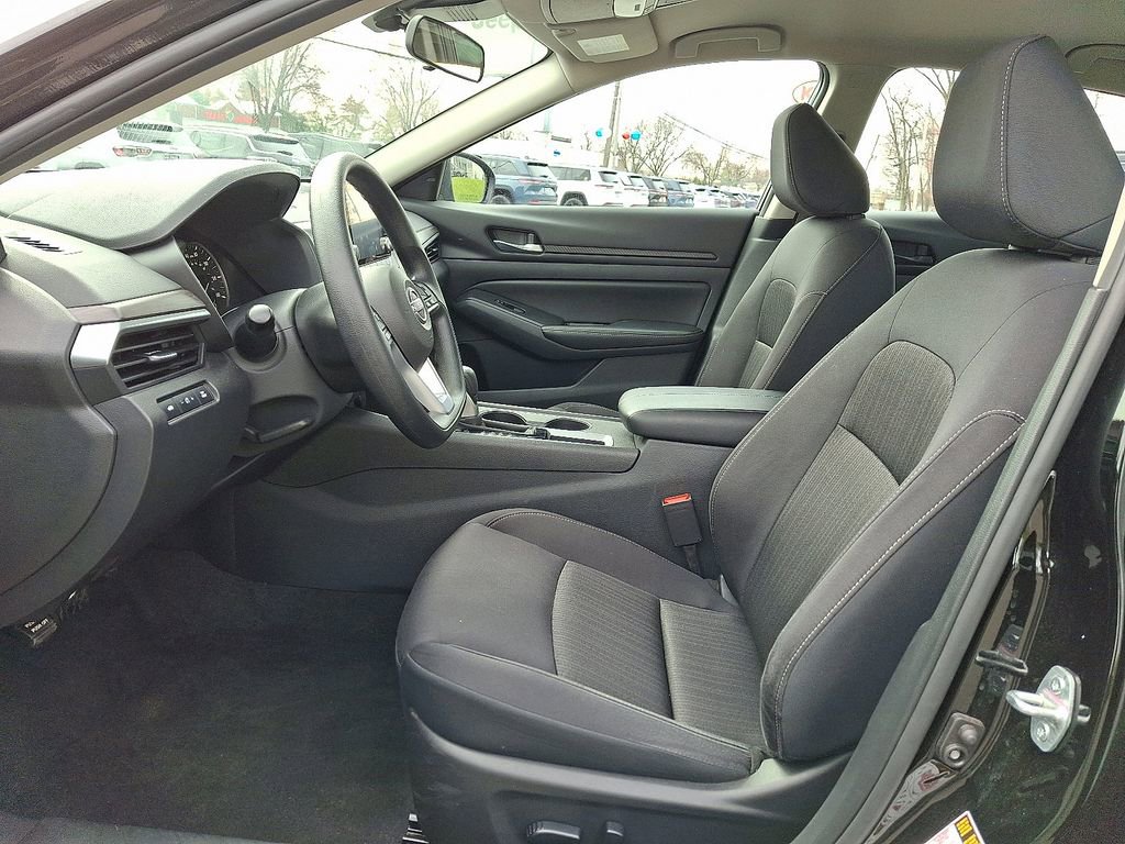 Used 2025 Nissan Altima 2.5 SV image 14