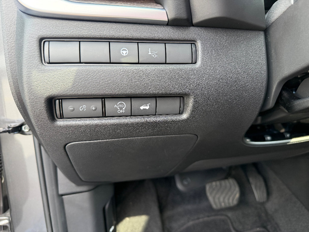 Used 2026 Nissan Rogue Platinum w/ Platinum Premium Package AWD/4WD image 23
