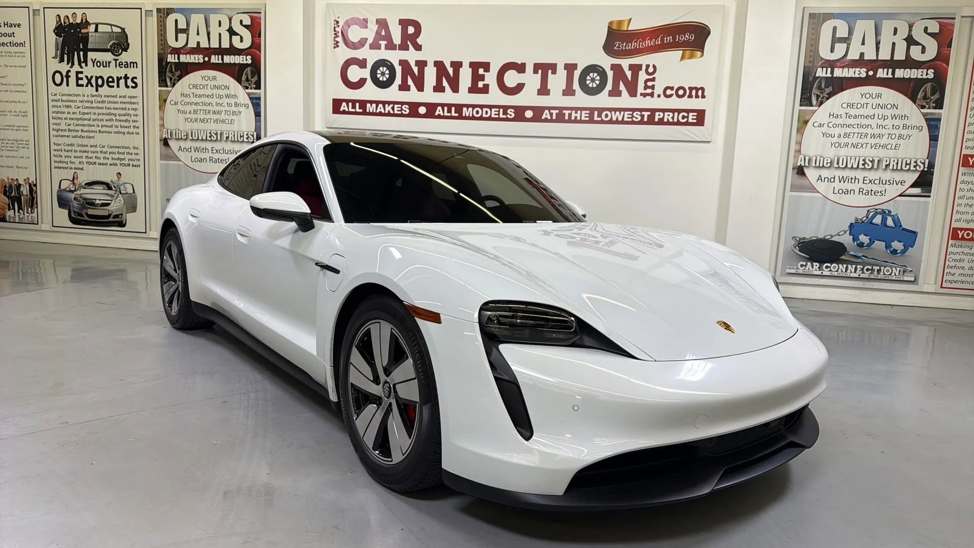 Used 2023 Porsche Taycan image 2