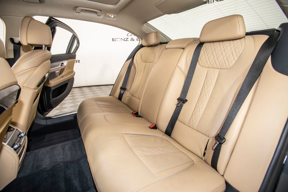 Used 2022 BMW 740i xDrive w/ Premium Package image 19