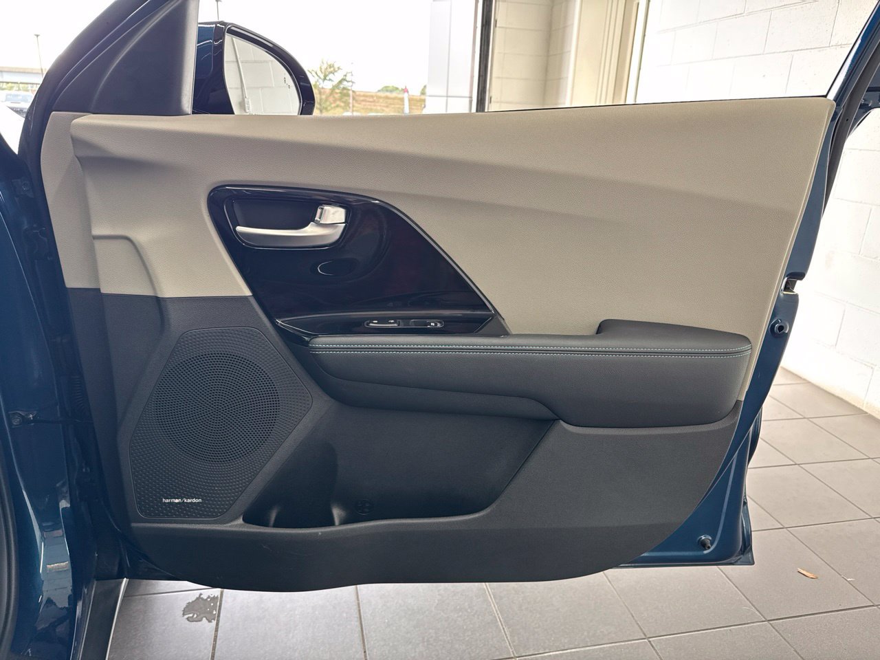 Used 2022 Kia Niro EX Premium FWD image 53
