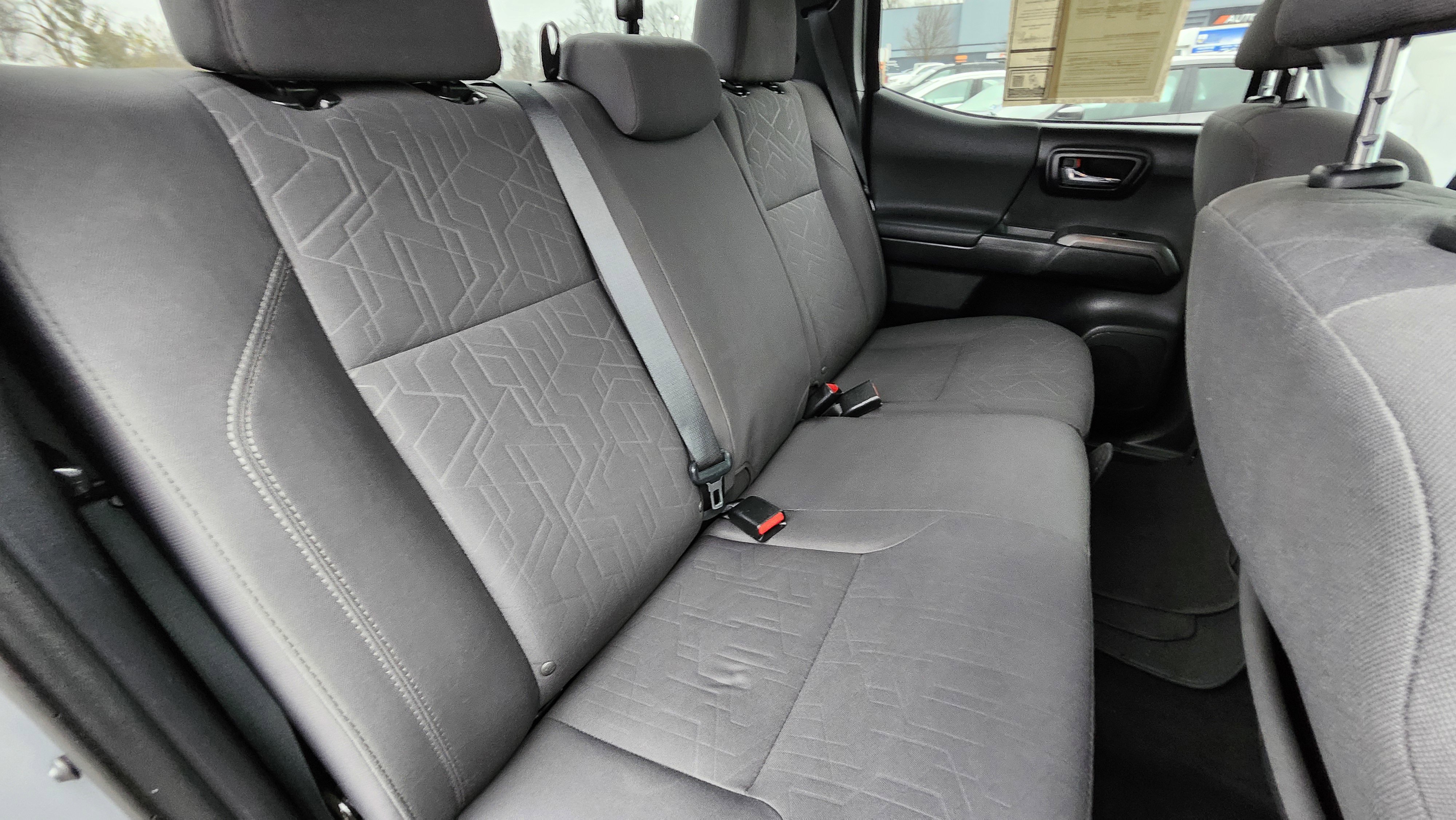 Used 2016 Toyota Tacoma TRD Sport image 19