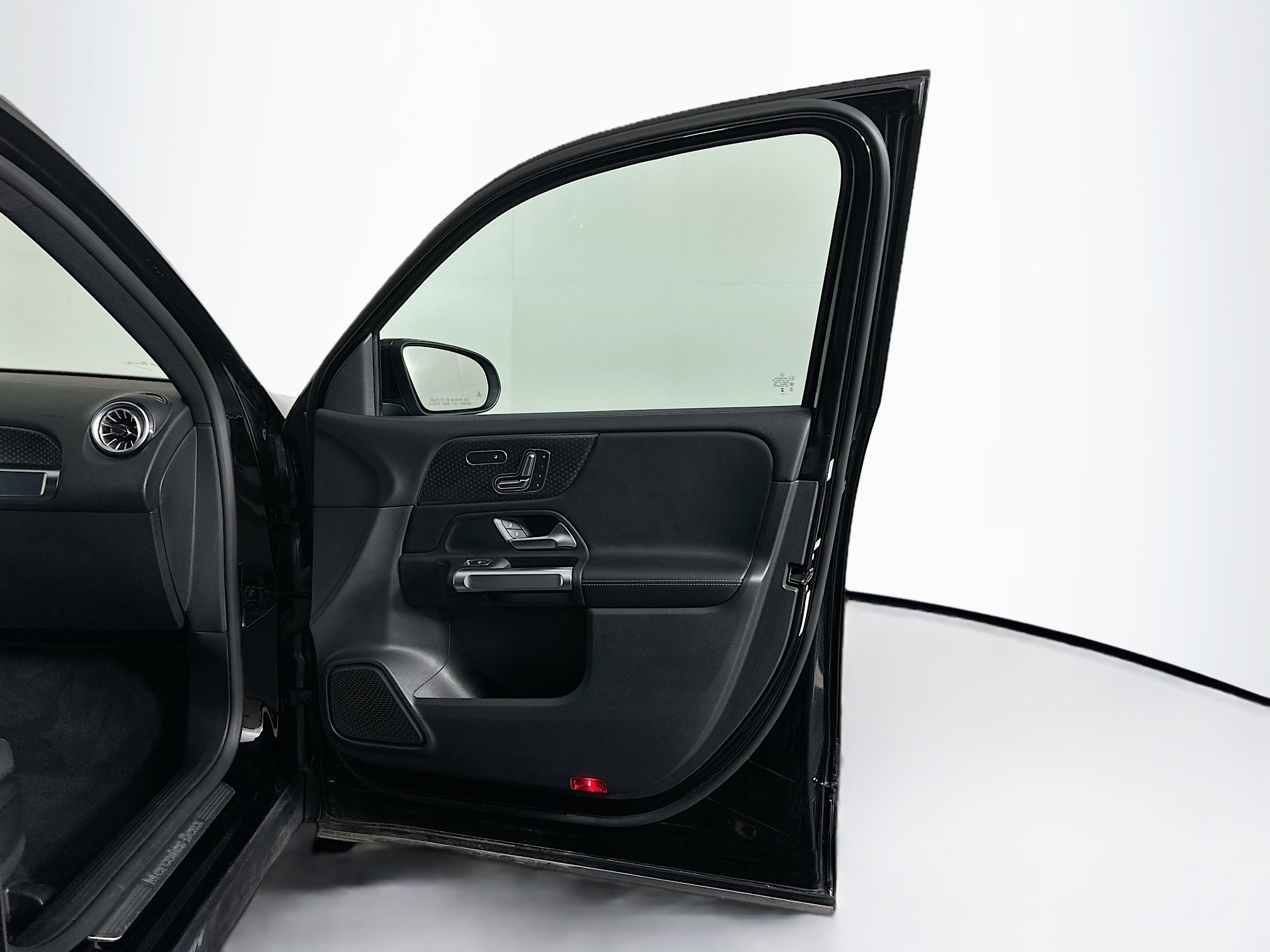 Used 2024 Mercedes-Benz GLB 250 GLB 250 image 34