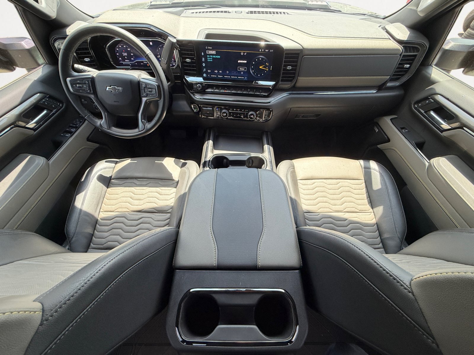 Used 2025 Chevrolet Silverado 2500 ZR2 AWD/4WD image 2