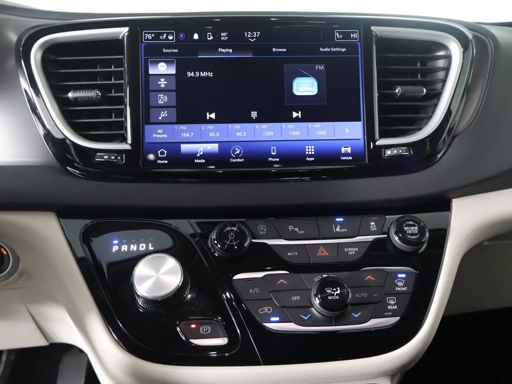 Used 2024 Chrysler Pacifica Touring-L image 44