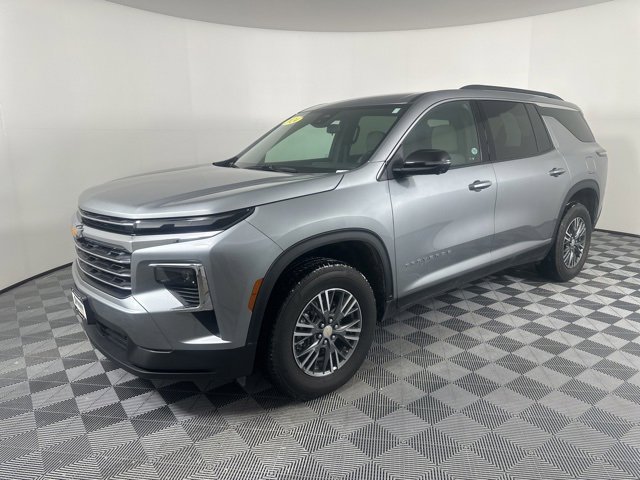 Used 2024 Chevrolet Traverse LT image 8