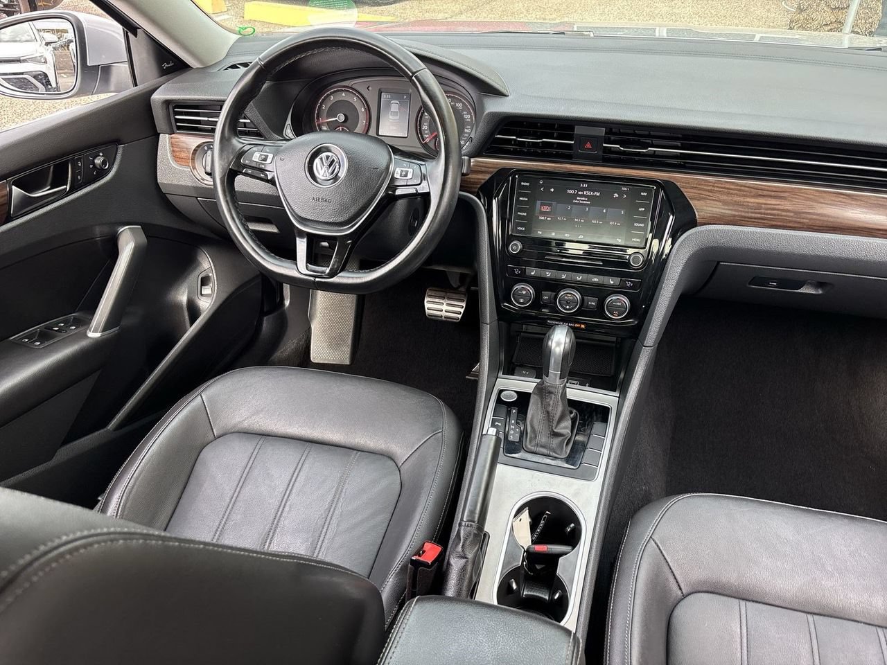Used 2020 Volkswagen Passat 2.0T SEL FWD image 10