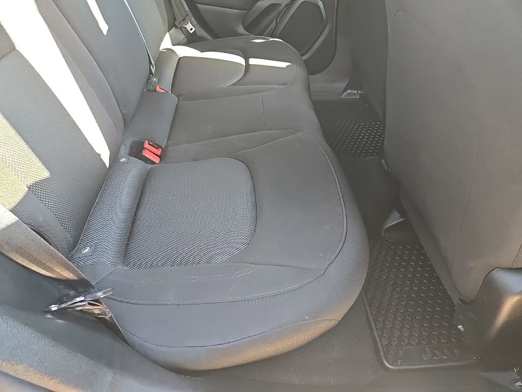 Used 2023 Jeep Renegade Latitude AWD/4WD image 70