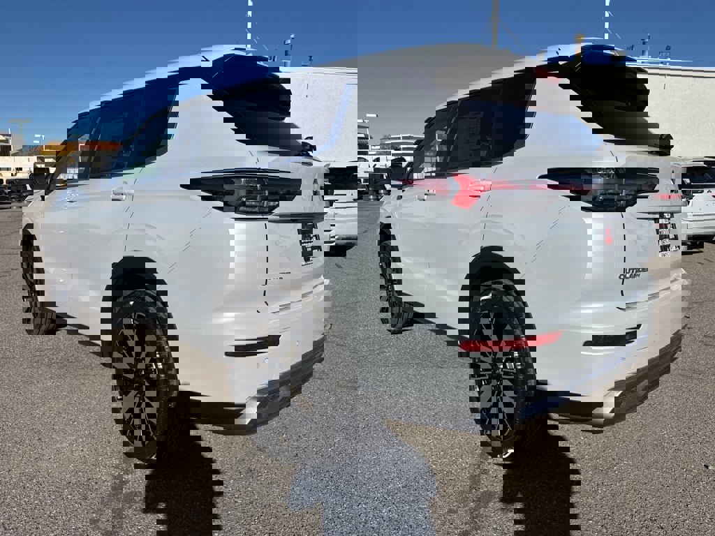 New 2025 Mitsubishi Outlander SE image 5