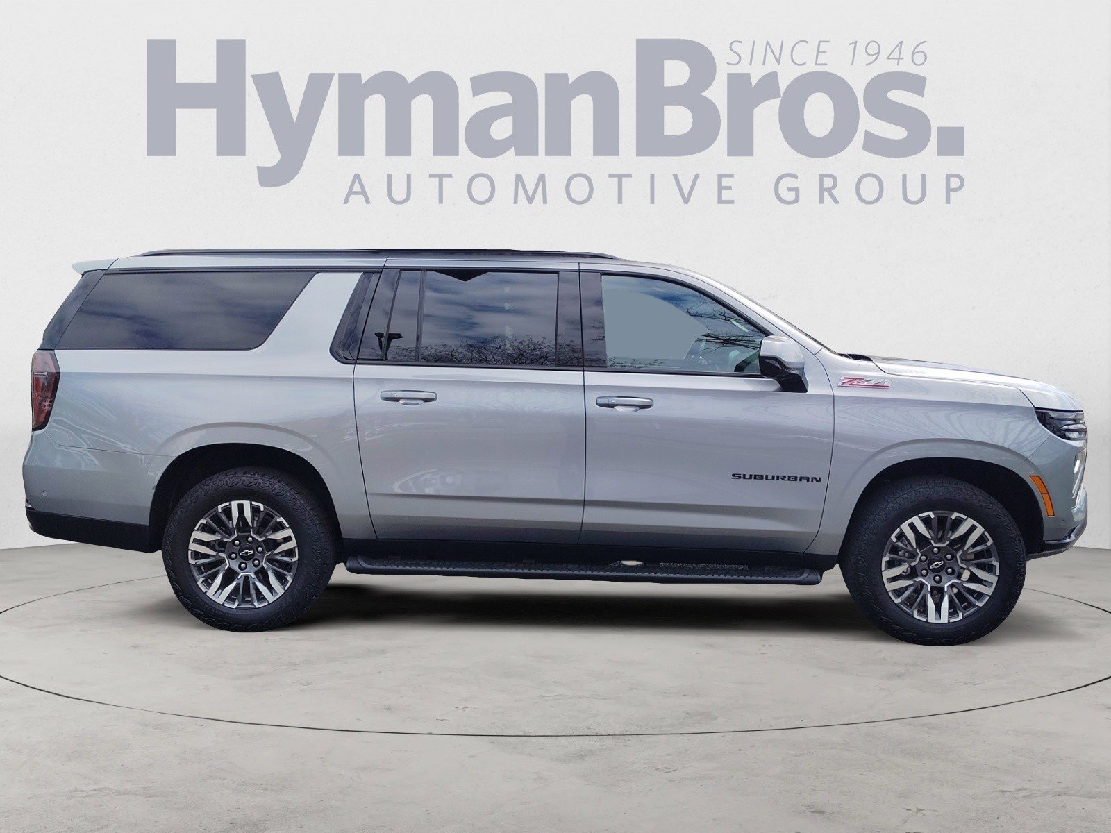 Used 2025 Chevrolet Suburban Z71 image 2
