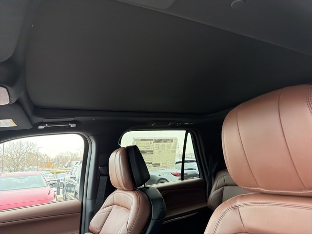 New 2025 Lincoln Navigator Reserve image 13