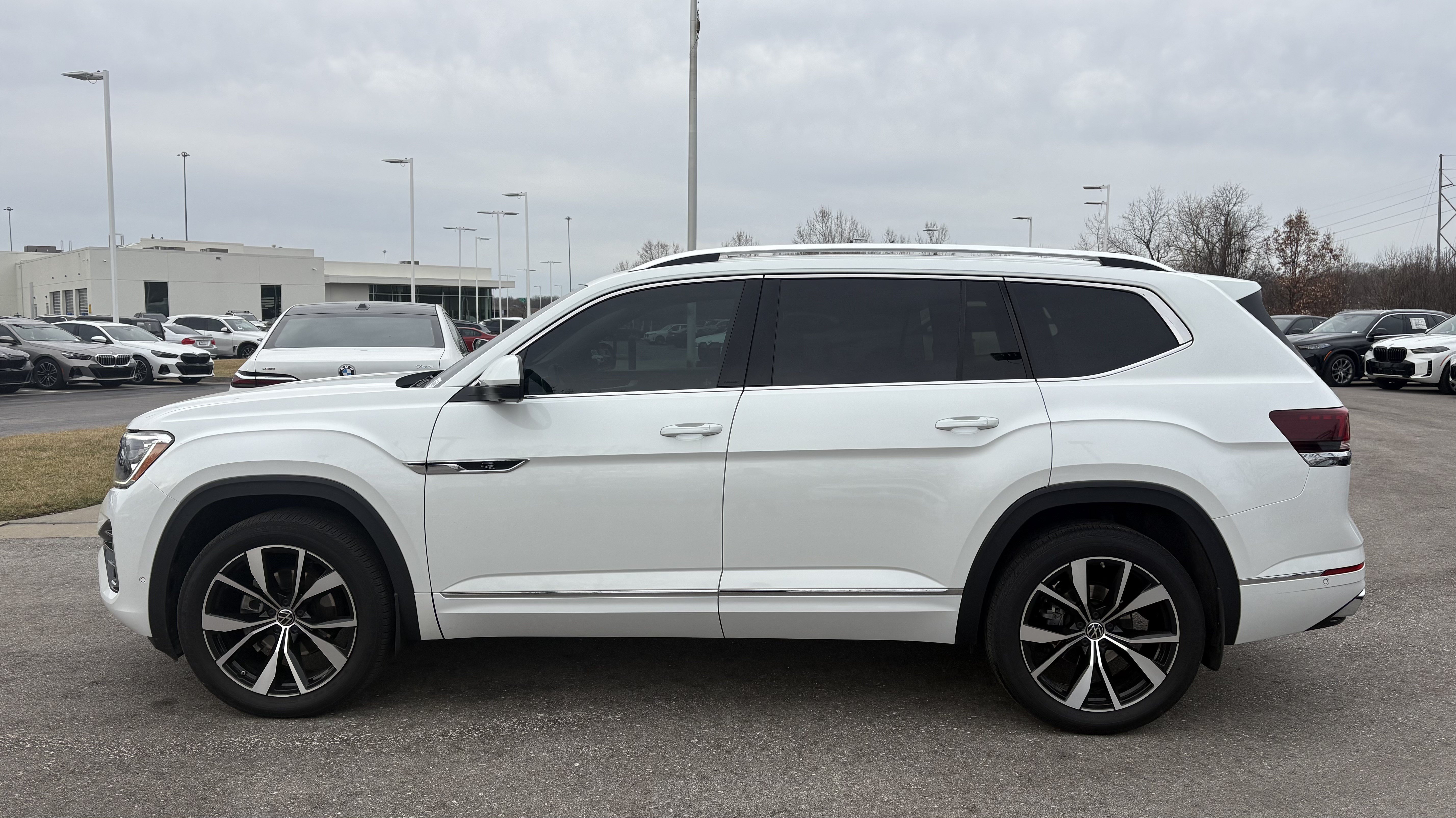 Used 2024 Volkswagen Atlas SEL Premium R-Line AWD/4WD image 42