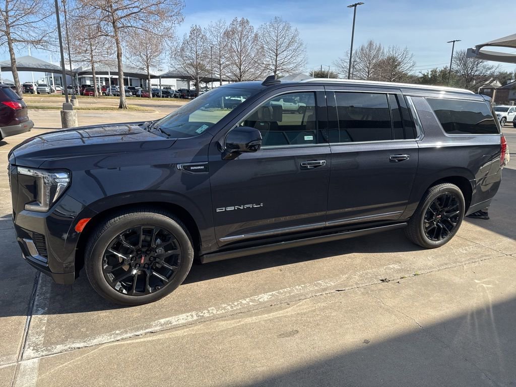 Used 2023 GMC Yukon XL Denali Ultimate image 1