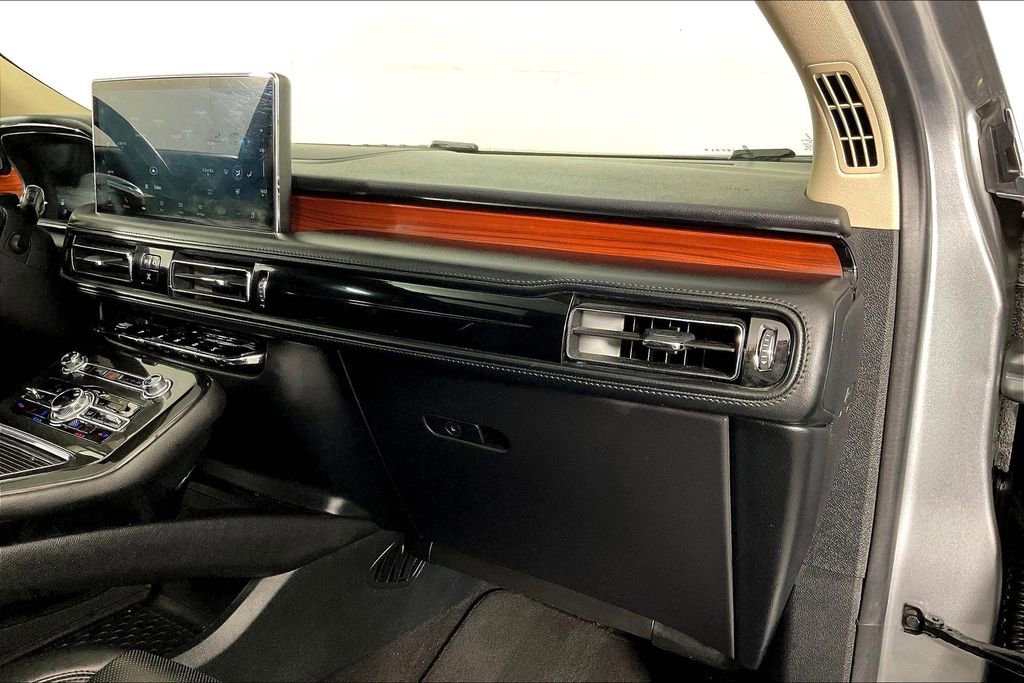 Used 2023 Lincoln Nautilus Reserve image 22