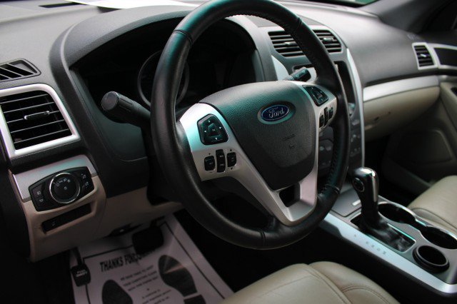 Used 2015 Ford Explorer XLT w/ Equipment Group 202A FWD image 8