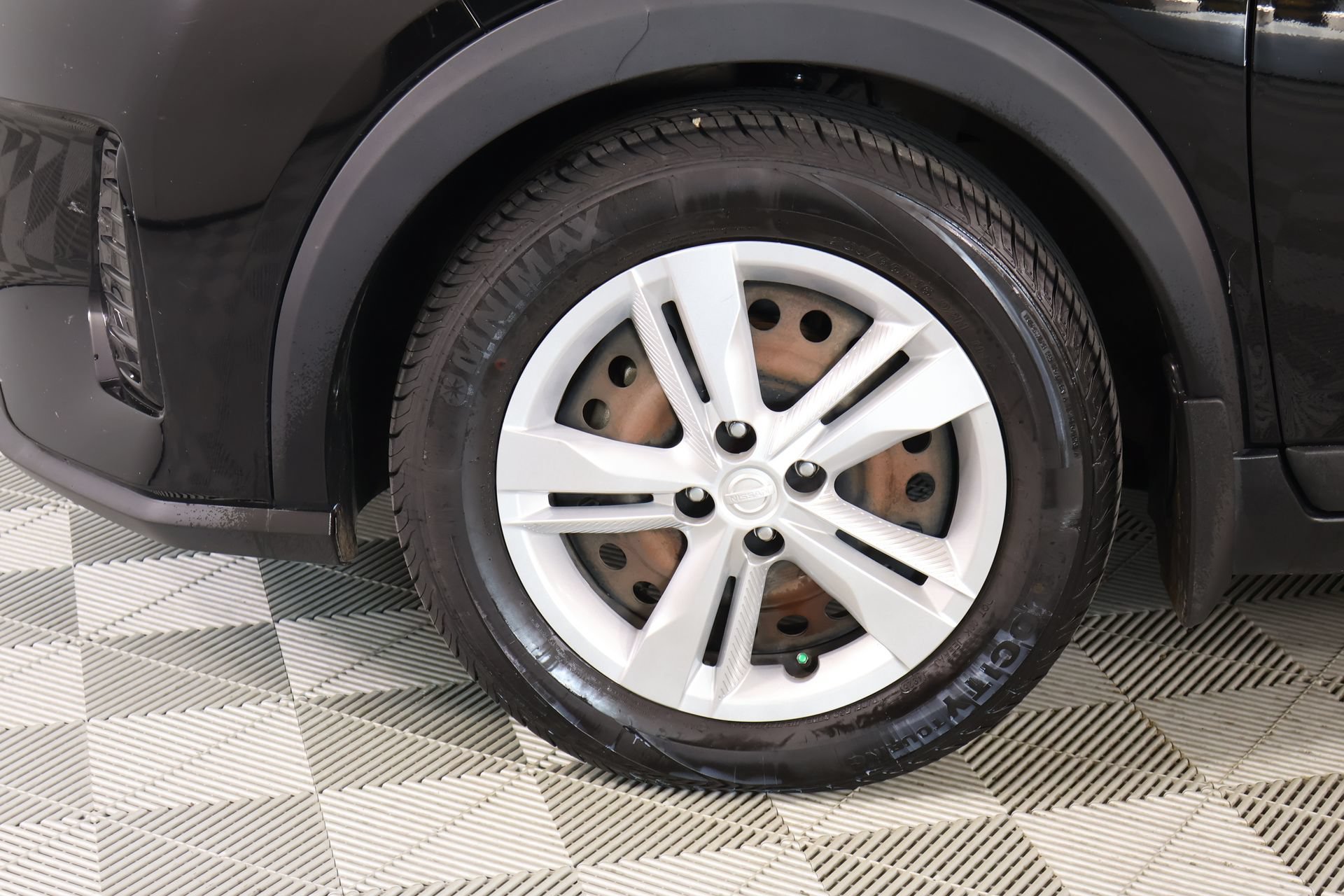 Used 2022 Nissan Kicks S FWD image 16