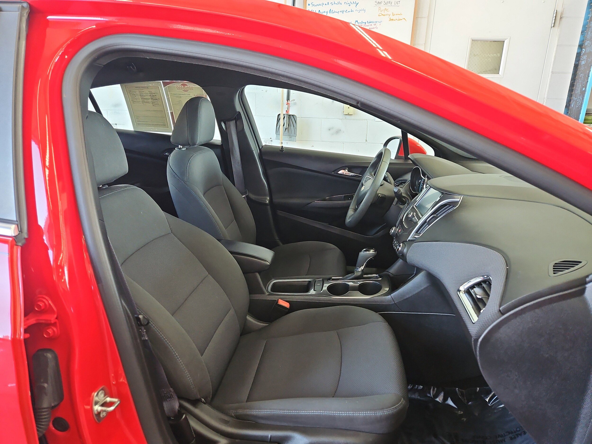 Used 2017 Chevrolet Cruze LT w/ Convenience Package FWD image 10