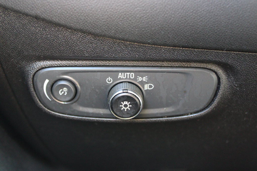Used 2018 Chevrolet Equinox LT FWD image 40