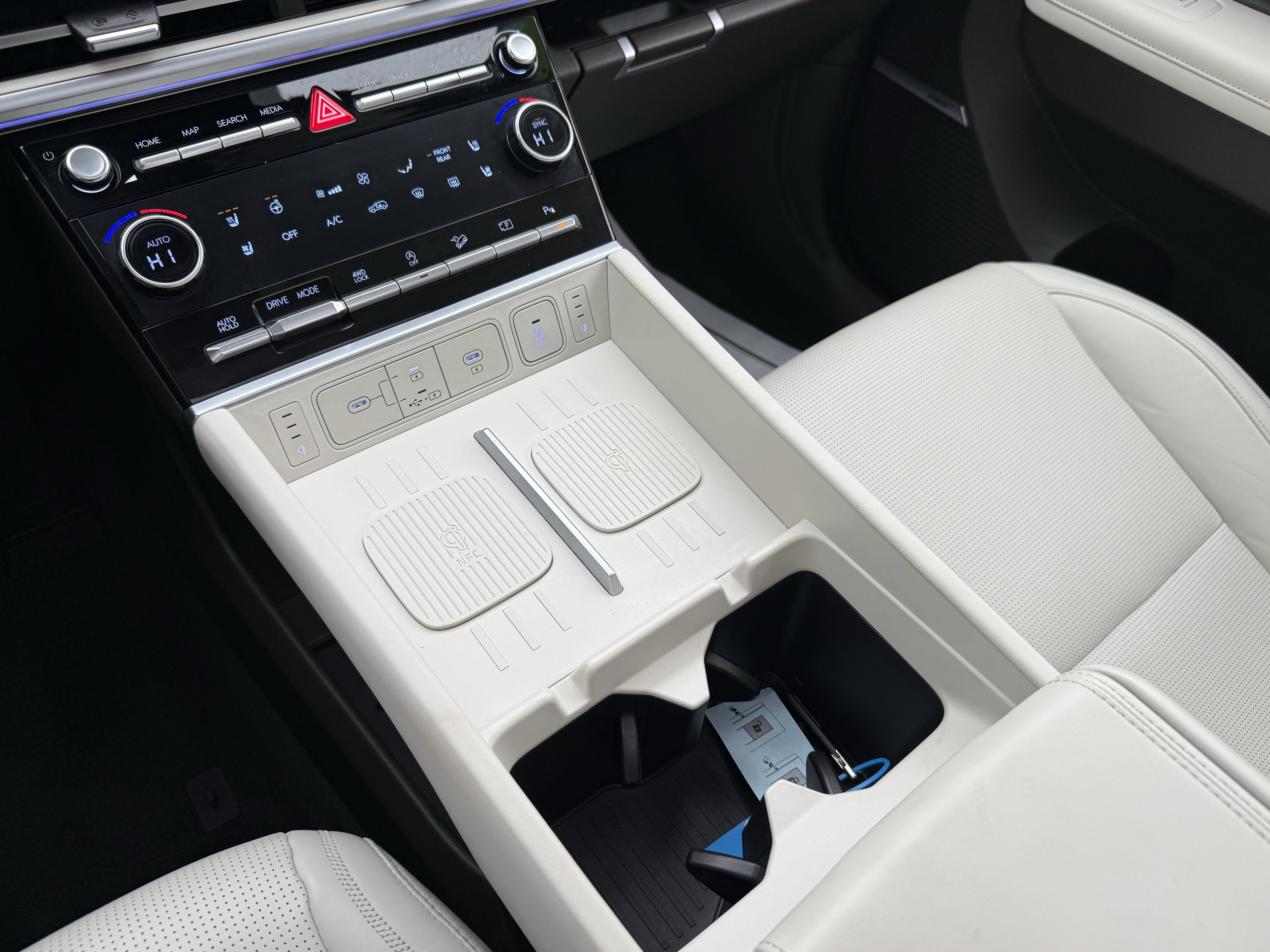 Used 2024 Hyundai Santa Fe Calligraphy image 6