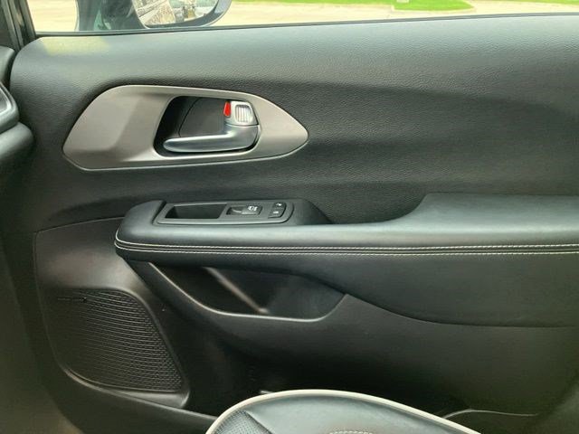 Certified 2022 Chrysler Pacifica Limited w/ S Appearance Package image 20