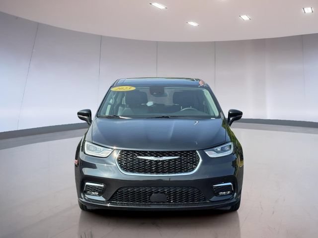 Used 2023 Chrysler Pacifica Touring-L FWD video 2