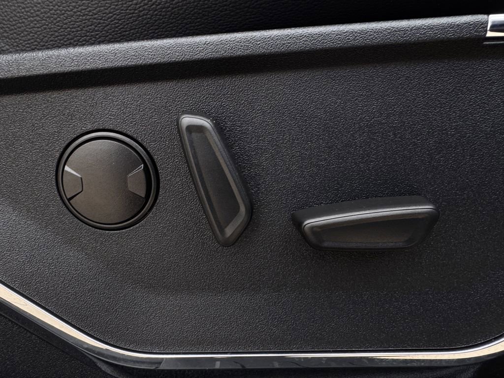 Used 2024 Ford F250 Lariat w/ Sport Appearance Package image 29