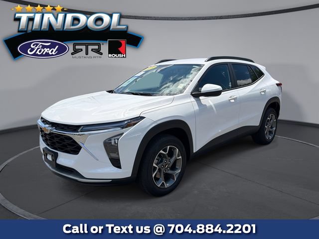Used 2025 Chevrolet Trax LT FWD image 1