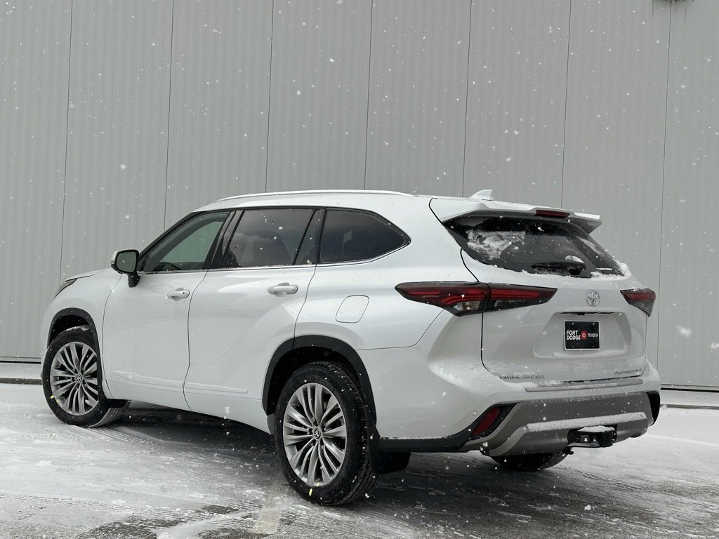 New 2026 Toyota Highlander Platinum image 3