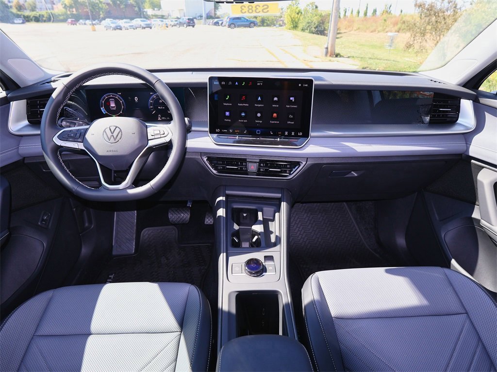 New 2025 Volkswagen Tiguan SE image 16