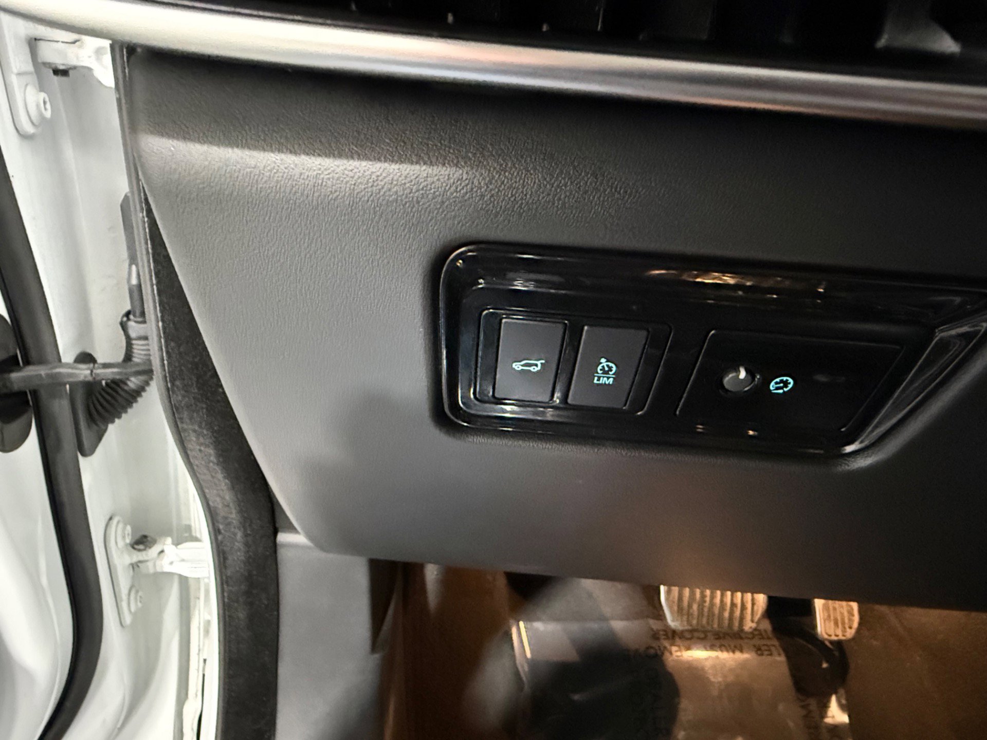 Used 2019 Jaguar F-PACE Prestige image 25