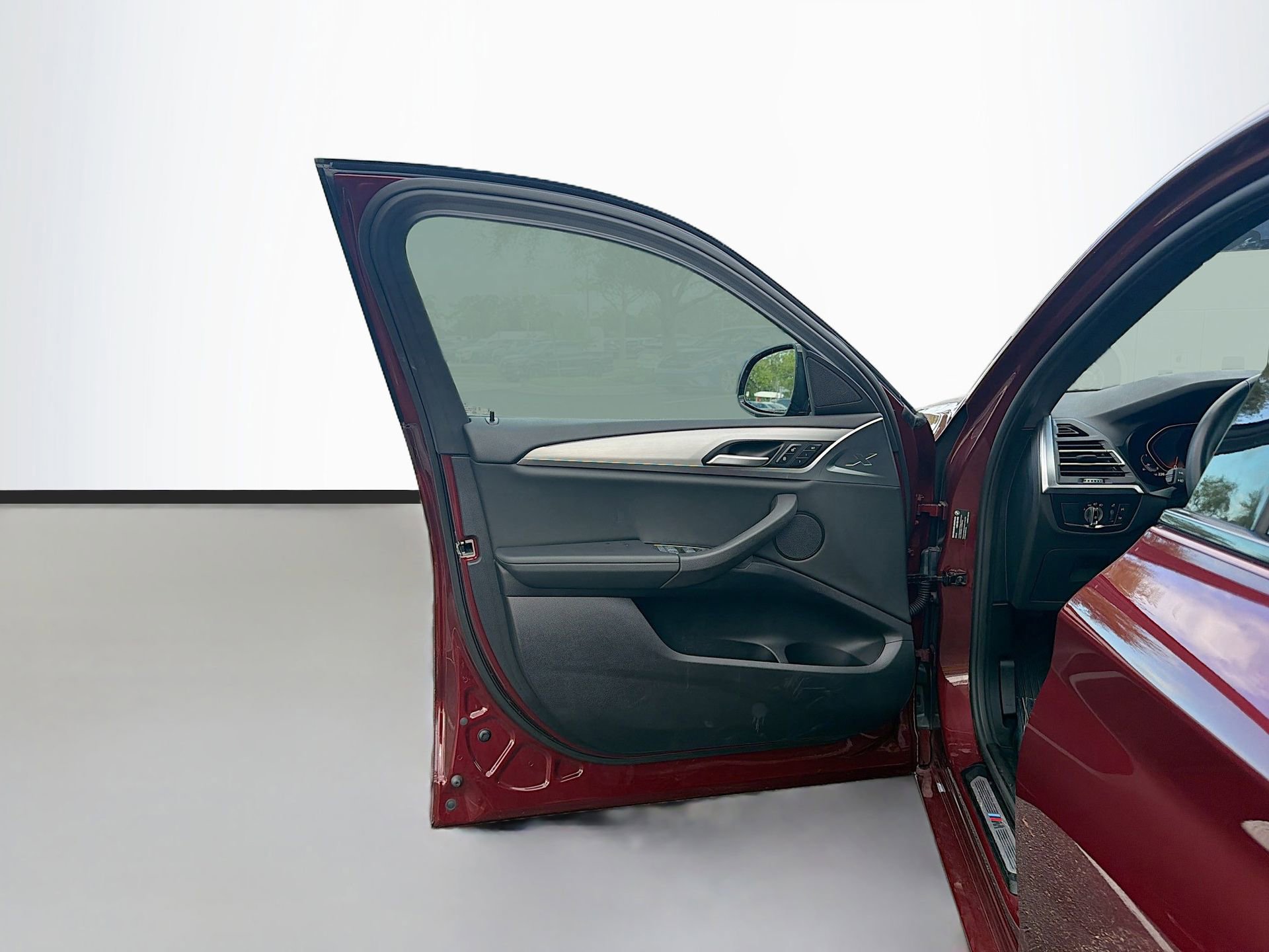 Certified 2025 BMW X4 xDrive30i w/ Premium Package image 23