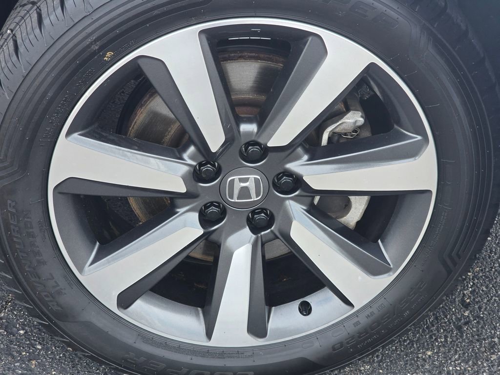 Used 2025 Honda Pilot Touring image 11