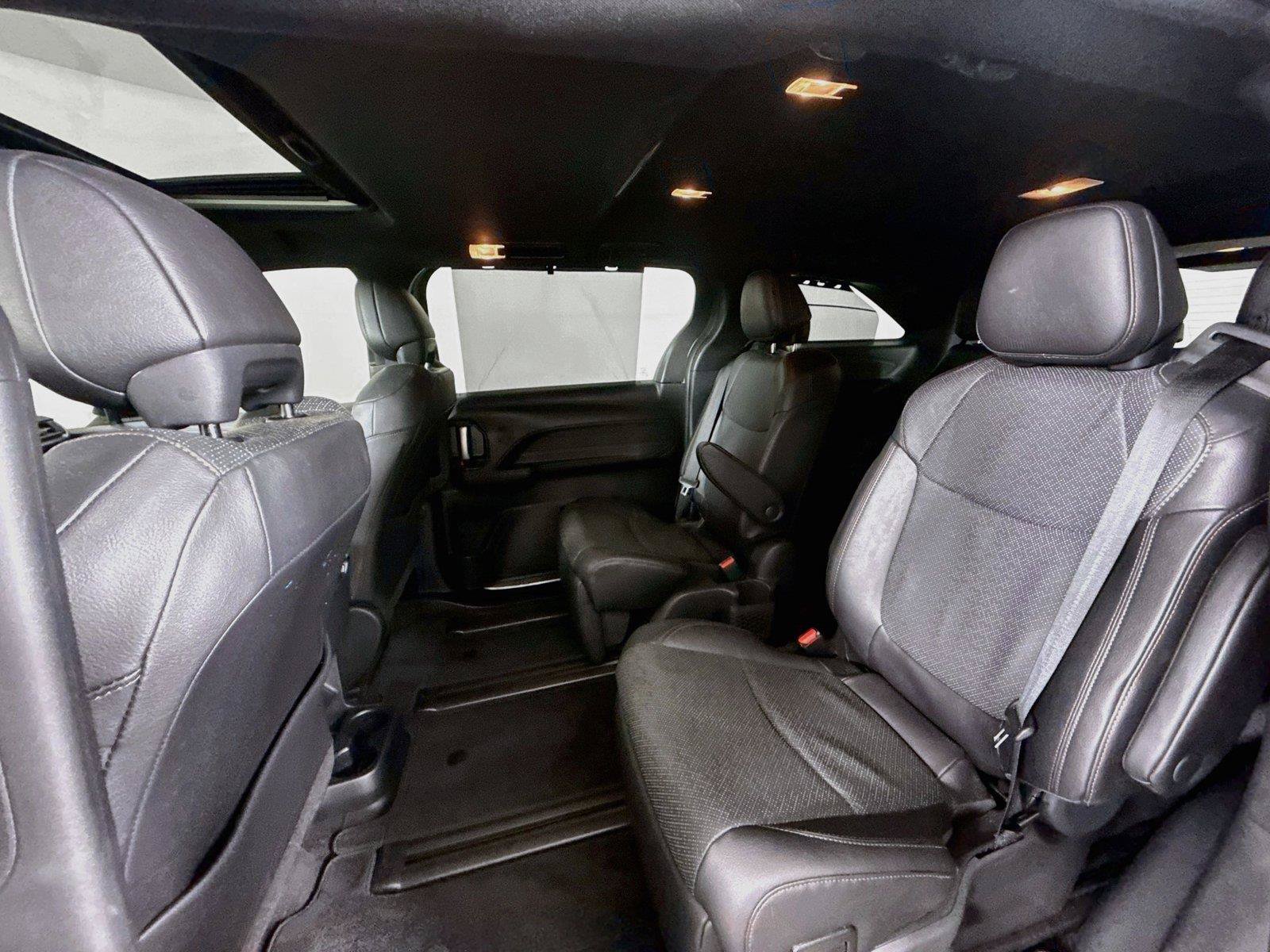 Certified 2025 Toyota Sienna Limited FWD image 34