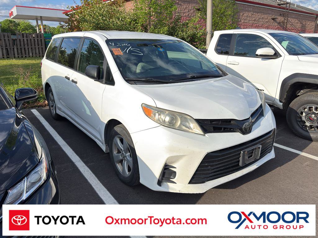 Used 2018 Toyota Sienna L FWD image 1