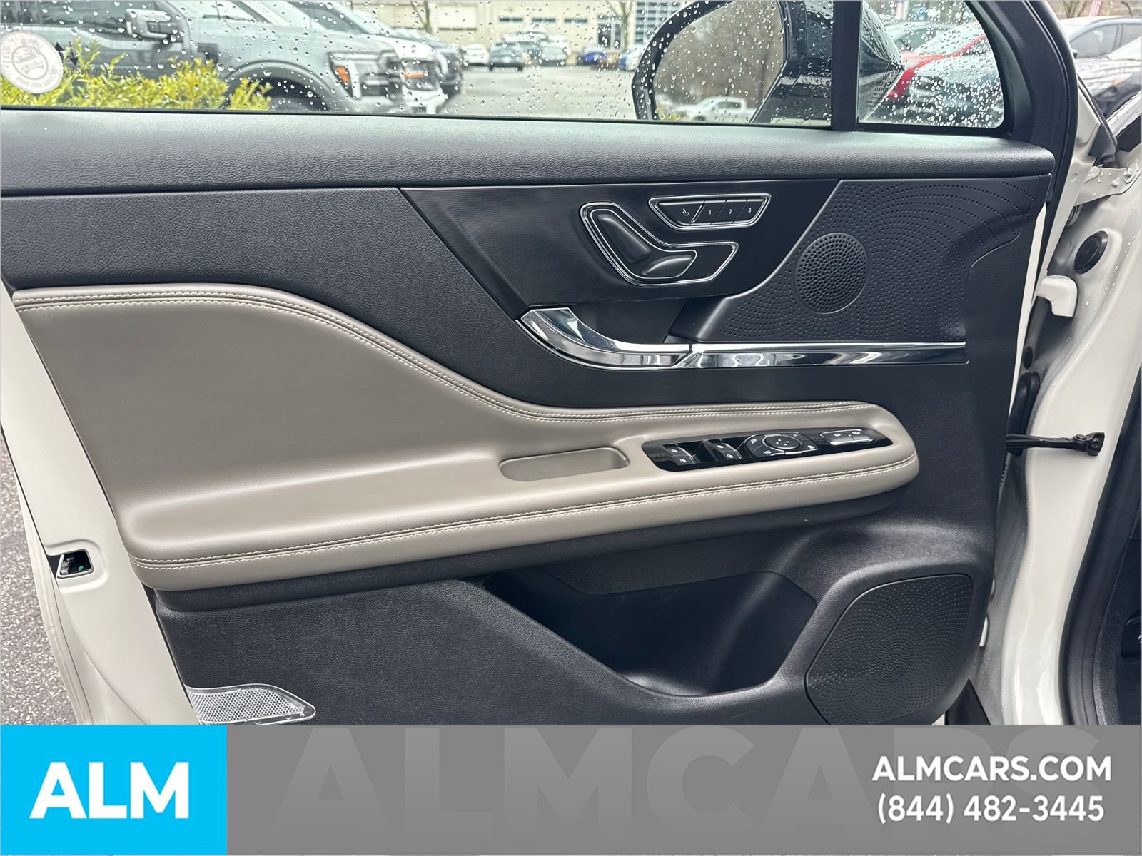 Used 2023 Lincoln Corsair Reserve w/ Rear Removable Package Tray image 12