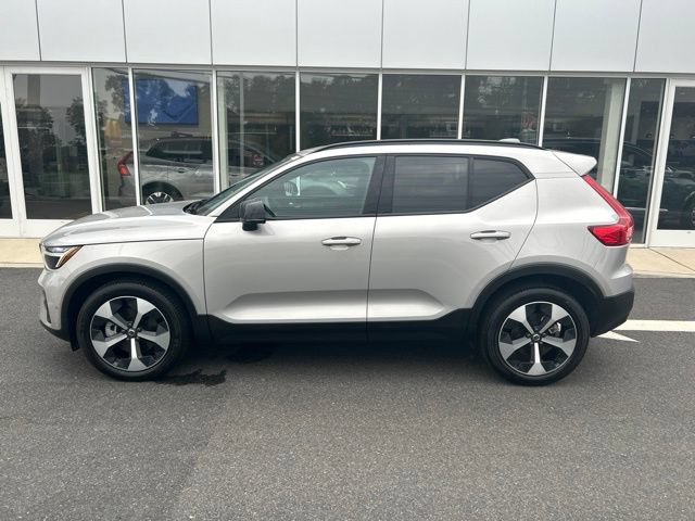 Certified 2025 Volvo XC40 B5 Plus AWD/4WD image 2