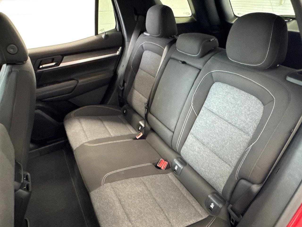 Used 2025 GMC Terrain Elevation w/ Technology Package II AWD/4WD image 40
