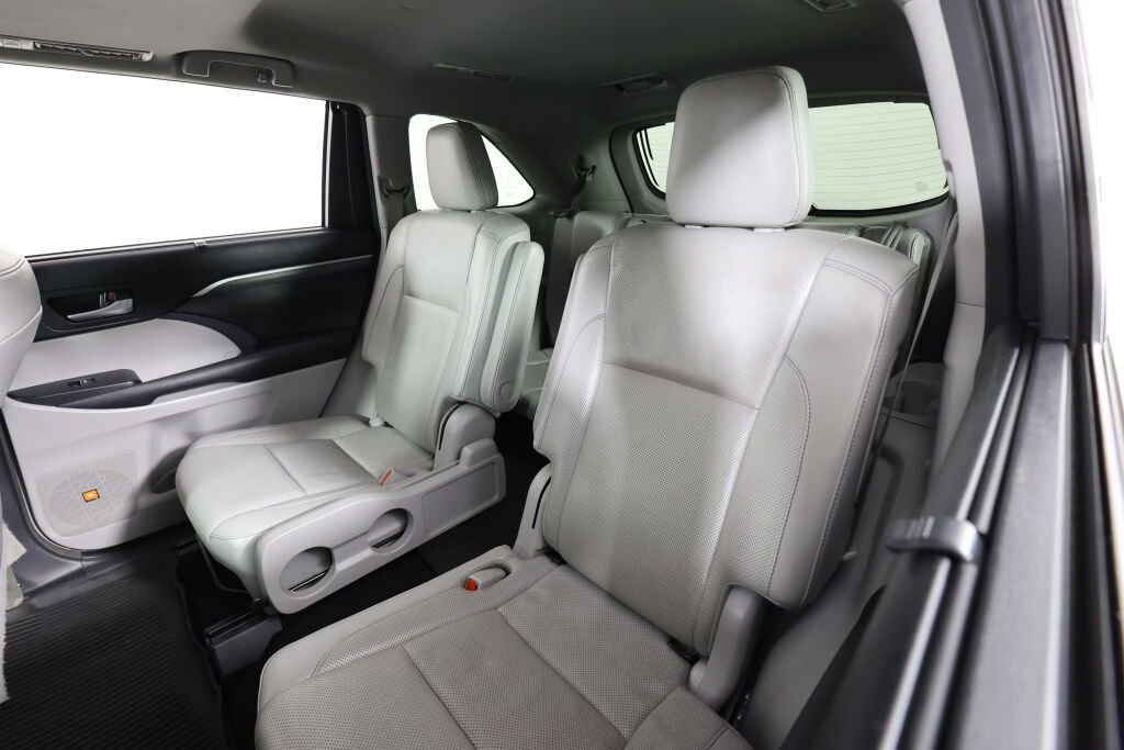 Used 2017 Toyota Highlander Limited image 15