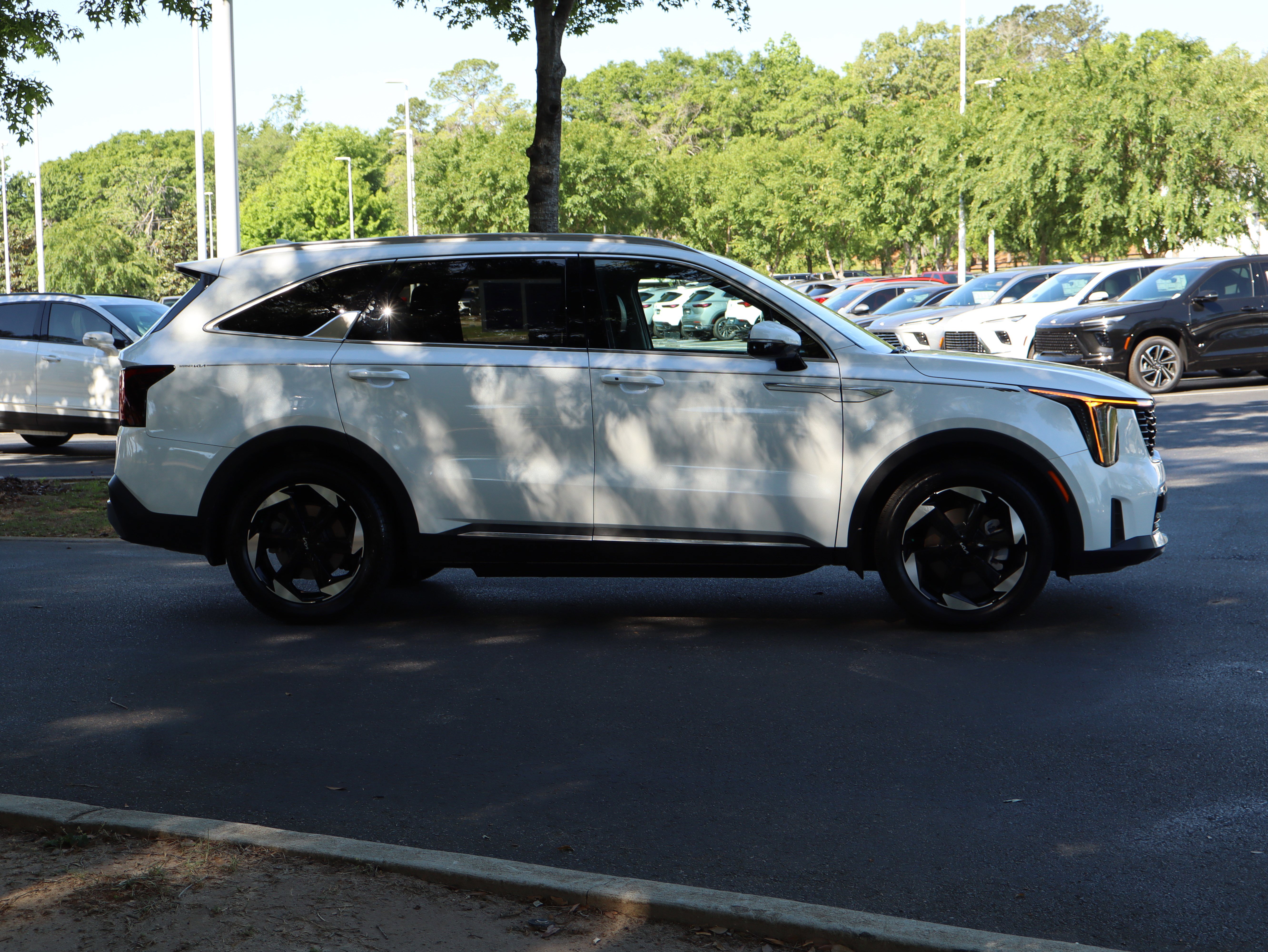 Used 2025 Kia Sorento EX image 12