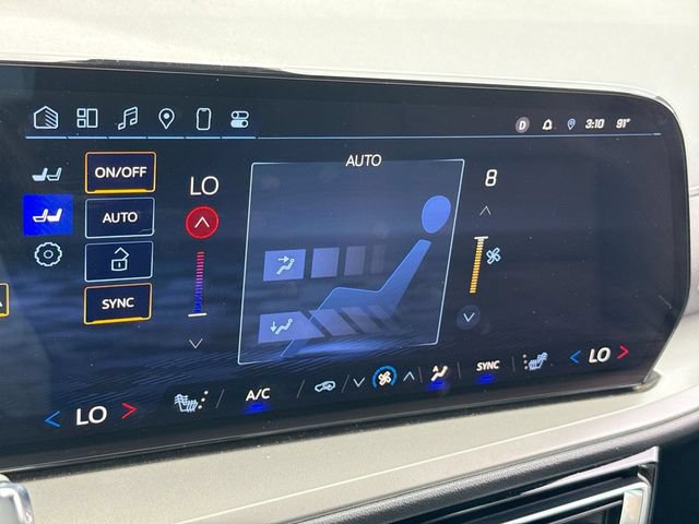 Used 2025 Chevrolet Traverse LT AWD/4WD image 19