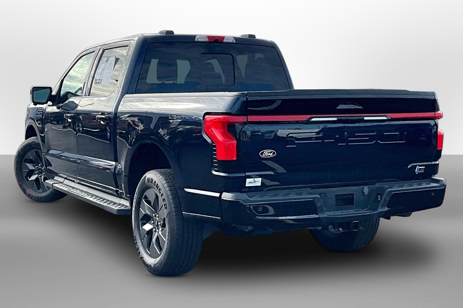 Used 2024 Ford F150 Lightning Lariat AWD/4WD image 10