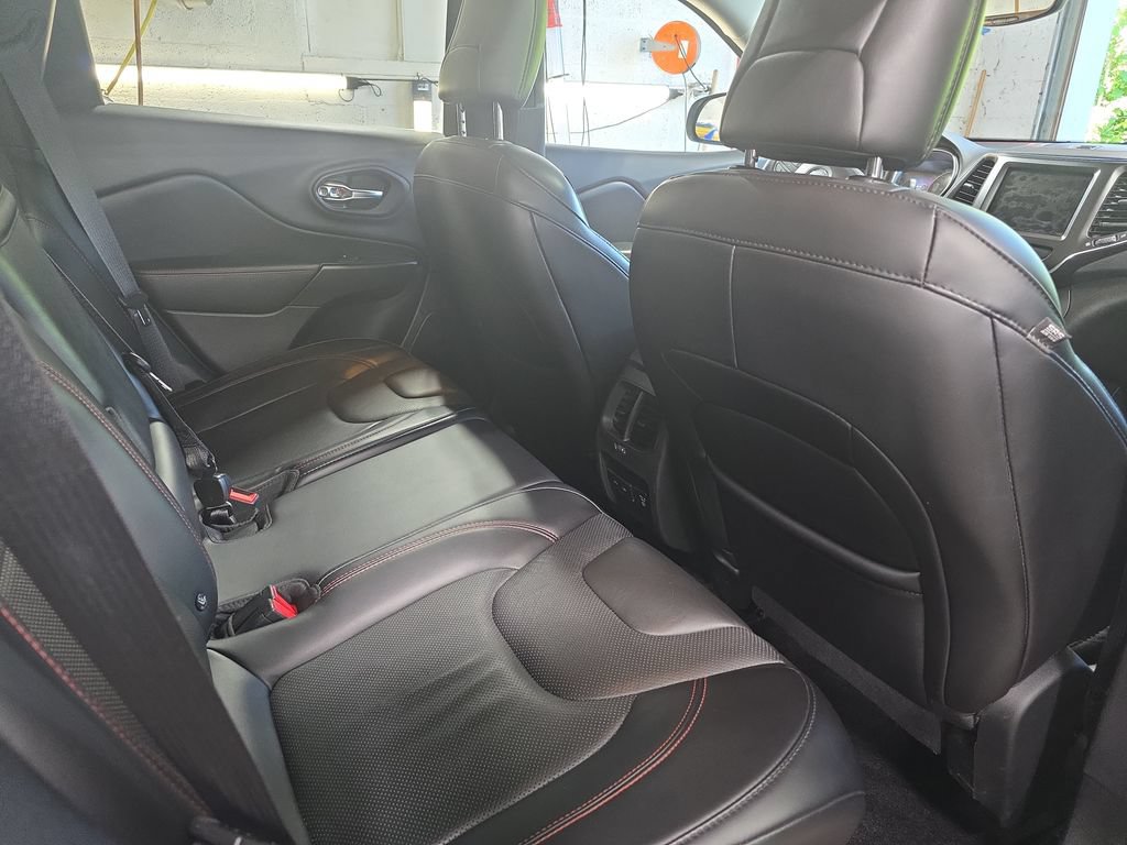 Used 2019 Jeep Cherokee Trailhawk AWD/4WD image 11