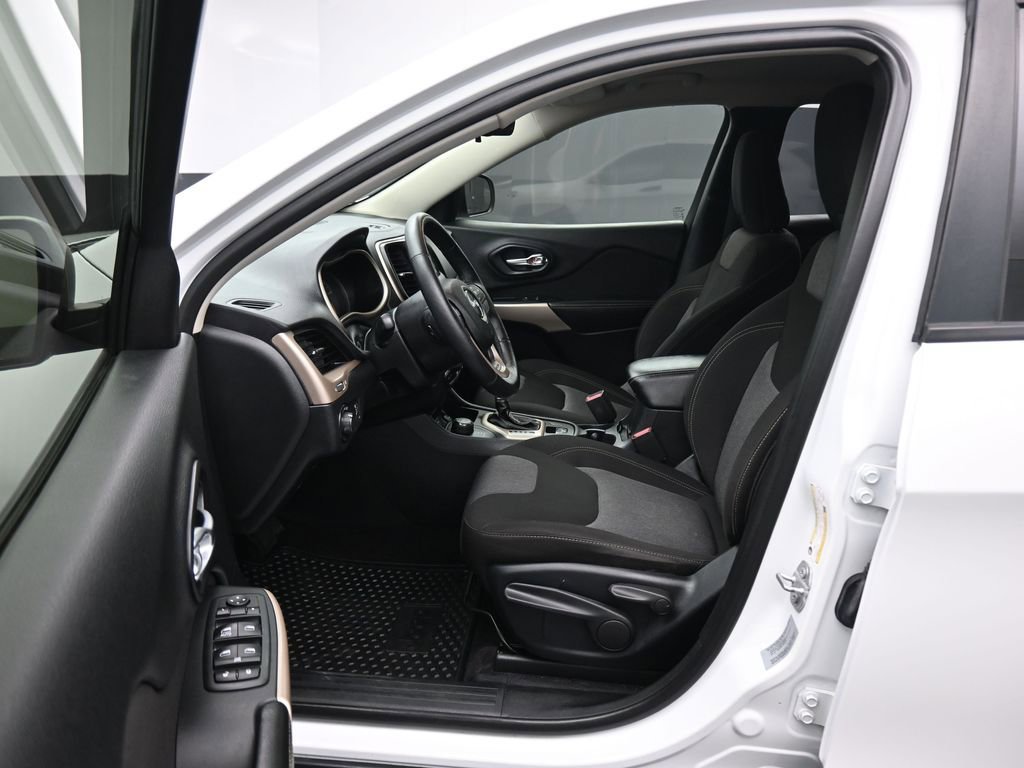 Used 2017 Jeep Cherokee Sport w/ Cold Weather Group image 12