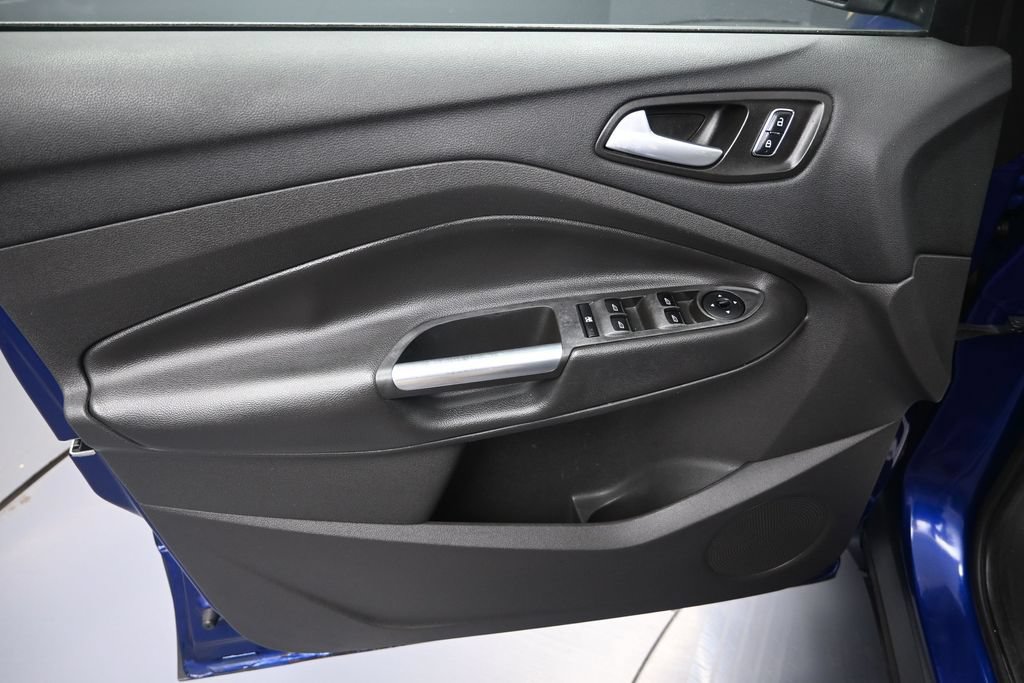 Used 2016 Ford Escape SE w/ Equipment Group 201A FWD image 9