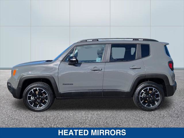 Used 2023 Jeep Renegade Latitude AWD/4WD image 2